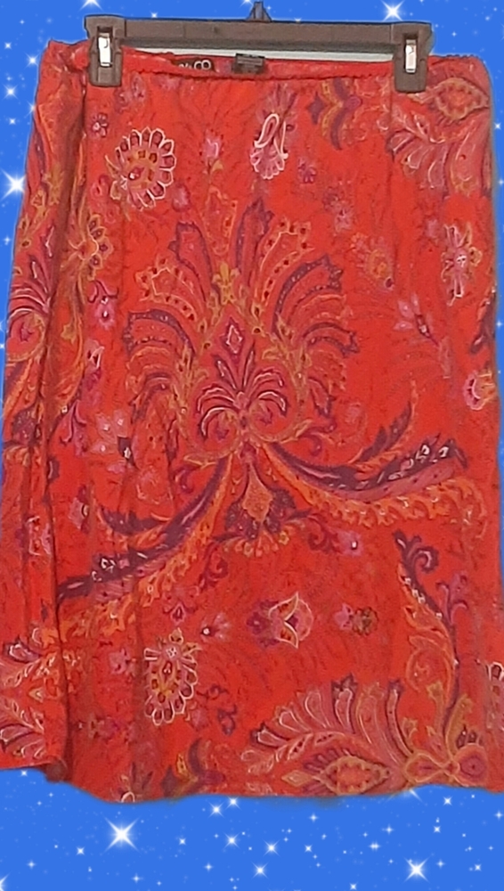 100% Silk Vintage 90's Skirt with a boho feel . The XL skirt is airy and light.